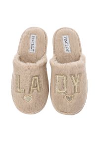 Beżowe Kapcie Vinceza Domowe Obuwie Damskie. Okazja: do domu. Kolor: beżowy. Materiał: materiał. Wzór: nadruk. Styl: casual, klasyczny, wizytowy #3