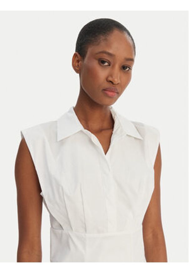 Guess Sukienka codzienna W6GKA0 W2353 Biały Regular Fit. Okazja: na co dzień. Kolor: biały. Materiał: bawełna. Typ sukienki: proste. Styl: casual