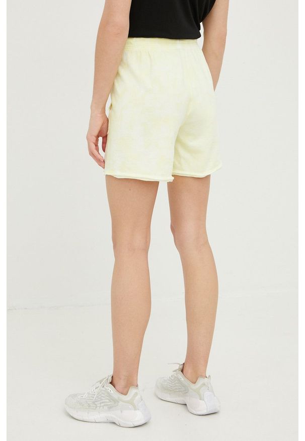 DKNY - Dkny szorty bawełniane damskie kolor żółty wzorzyste high waist. Stan: podwyższony. Kolor: żółty. Materiał: bawełna