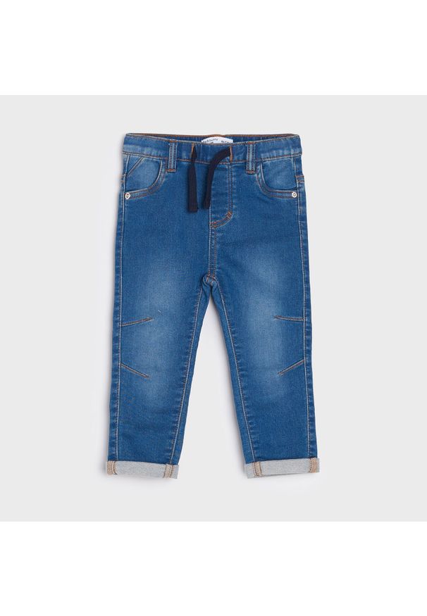 Sinsay - Bawełniane joggery jeansowe - Niebieski. Kolor: niebieski. Materiał: jeans, bawełna