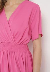 Born2be - Różowa Sukienka Długa o Rozkloszowanym Fasonie z Kopertowym Dekoltem Saliusa. Okazja: na co dzień. Kolor: różowy. Typ sukienki: kopertowe. Styl: casual, elegancki. Długość: maxi #2