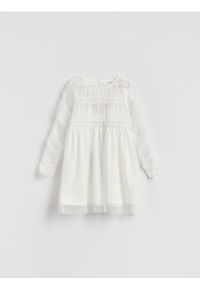 Reserved - Tiulowa sukienka z haftem - biały. Kolor: biały. Materiał: tiul. Wzór: haft #1
