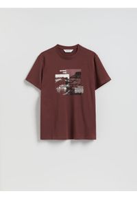 Reserved - T-shirt regular z nadrukiem - bordowy. Kolor: czerwony. Materiał: dzianina, bawełna. Wzór: nadruk