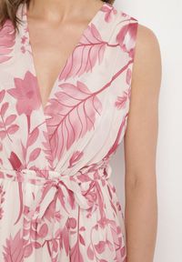 Born2be - Różowa Kopertowa Sukienka z Wiskozą z Wiązanym Paskiem Nativire. Okazja: na co dzień. Typ kołnierza: dekolt w serek. Kolor: różowy. Materiał: wiskoza. Typ sukienki: kopertowe. Styl: klasyczny, casual, elegancki #6