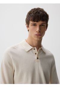 Reserved - Sweter polo z bawełną - beżowy. Typ kołnierza: polo. Kolor: beżowy. Materiał: bawełna
