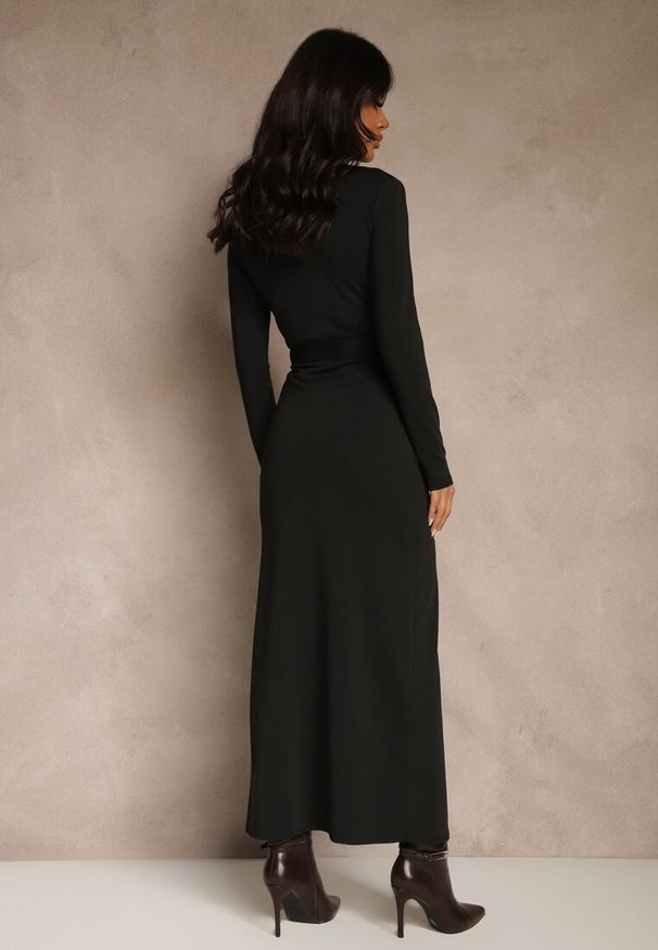 Renee - Czarna Sukienka z Wiskozą o Kopertowym Kroju z Rozcięciem i Wiązanym Paskiem Tesela. Okazja: na co dzień. Kolor: czarny. Materiał: wiskoza. Typ sukienki: kopertowe. Styl: casual