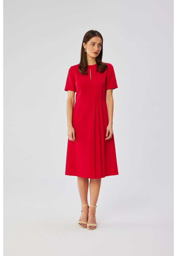 Stylove - Elegancka sukienka midi z ozdobnymi zakładkami czerwona. Kolor: czerwony. Styl: elegancki. Długość: midi