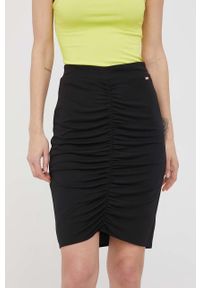 Armani Exchange spódnica kolor czarny mini ołówkowa. Stan: podwyższony. Kolor: czarny