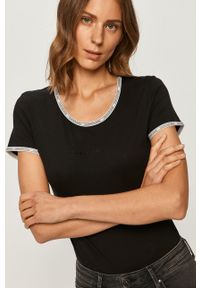 Calvin Klein Jeans - T-shirt. Okazja: na co dzień. Kolor: czarny. Materiał: bawełna, dzianina, elastan. Wzór: aplikacja. Styl: casual #5