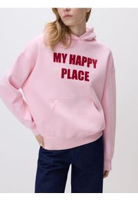 Reserved - Bluza z napisem - pastelowy róż. Kolor: różowy. Materiał: dzianina, bawełna. Wzór: napisy