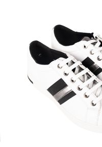 Geox Sneakersy "D Jaysen E" | D941BE085BN | Kobieta | Biały. Nosek buta: okrągły. Kolor: biały. Materiał: skóra