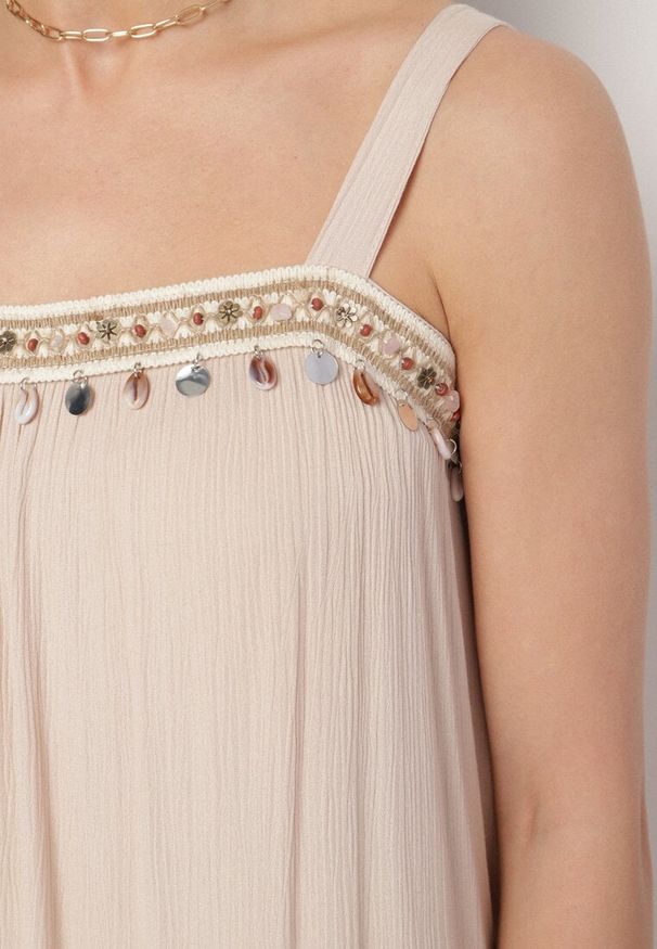 Born2be - Beżowa Wiskozowa Sukienka o Rozkloszowanym Kroju z Biżuteryjnym Zdobieniem Mevinda. Okazja: na co dzień. Kolor: beżowy. Materiał: wiskoza. Długość rękawa: na ramiączkach. Wzór: aplikacja. Styl: casual, elegancki