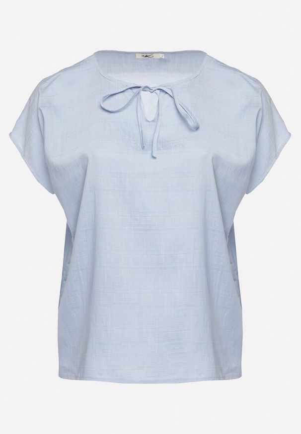 Born2be - Niebieska Bluzka z Wiskozą Wiązana przy Dekolcie Dovarelle. Okazja: na co dzień. Kolekcja: plus size. Kolor: niebieski. Materiał: wiskoza. Długość rękawa: krótki rękaw. Długość: krótkie. Styl: elegancki, casual