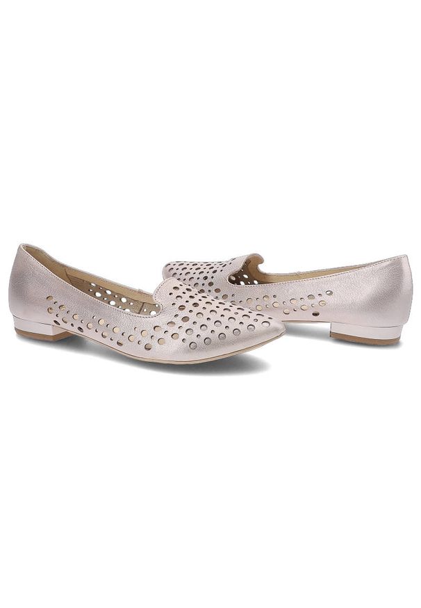Różowe Baleriny Exquisite Damskie Stylowe Buty. Okazja: na co dzień. Zapięcie: bez zapięcia. Kolor: różowy. Szerokość cholewki: normalna. Wzór: aplikacja, ażurowy. Materiał: skóra. Obcas: na obcasie. Styl: elegancki. Wysokość obcasa: niski