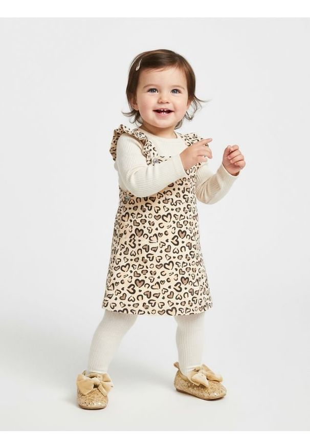 Sinsay - Sukienka ogrodniczka ze wzorem w serca - kremowy. Kolor: kremowy