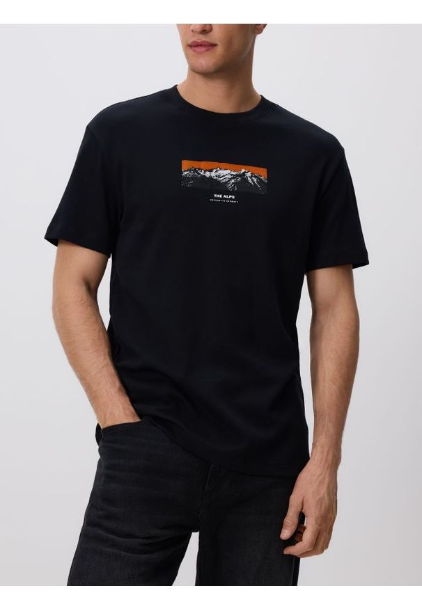 Reserved - T-shirt comfort z nadrukiem - czarny. Kolor: czarny. Materiał: bawełna, dzianina. Wzór: nadruk