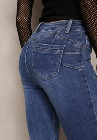 Renee - Granatowe Jeansy Skinny o Modelu Push Up z Przetarciami i Strzępieniami Eloina. Kolor: niebieski. Styl: klasyczny