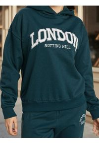 Sinsay - Bluza z napisem - zielony. Kolor: zielony. Wzór: napisy #1