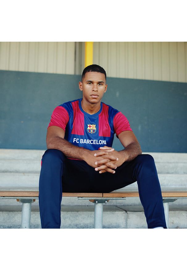Koszulka piłkarska dla dorosłych FC Barcelona Home 23/24. Kolor: wielokolorowy, niebieski. Materiał: poliester. Sport: piłka nożna