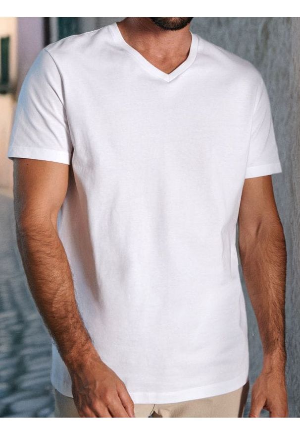 Sinsay - Koszulka z dekoltem w serek w stylu basic - biały. Typ kołnierza: dekolt w serek. Kolor: biały