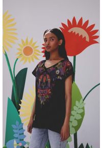 medicine - Medicine t-shirt bawełniany damski kolor czarny. Kolor: czarny. Materiał: bawełna. Długość rękawa: krótki rękaw. Długość: krótkie. Wzór: nadruk #1