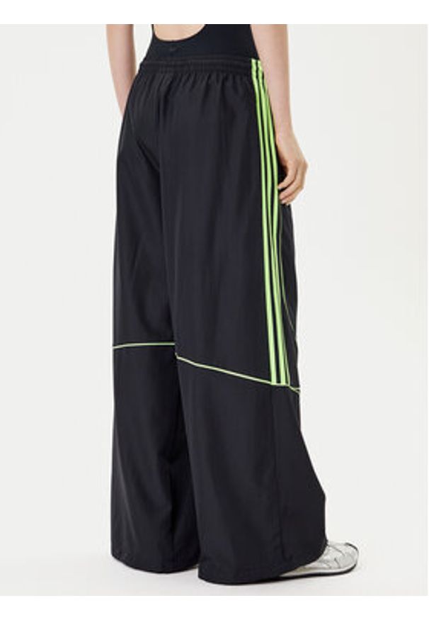 Adidas - adidas Spodnie dresowe Teamgeist adicolor JV7478 Czarny Oversize. Kolor: czarny. Materiał: syntetyk