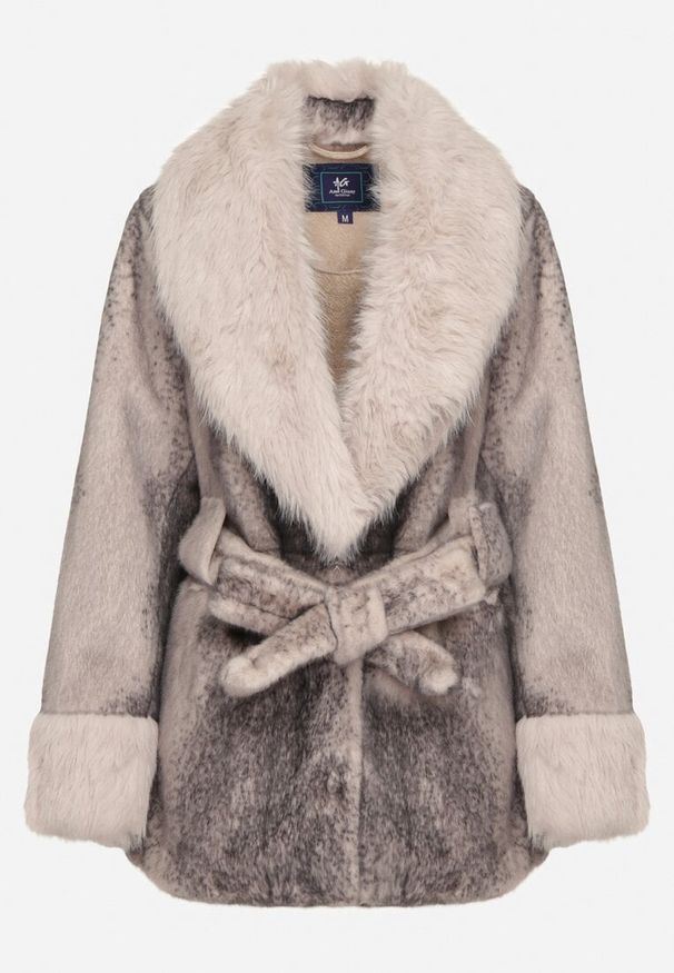 Born2be - Beżowa Kurtka Futerko z Wiązanym Paskiem Ozdobnymi Mankietami i Kołnierzem Coellame. Okazja: na co dzień. Kolor: beżowy. Materiał: futro. Styl: casual, elegancki, klasyczny