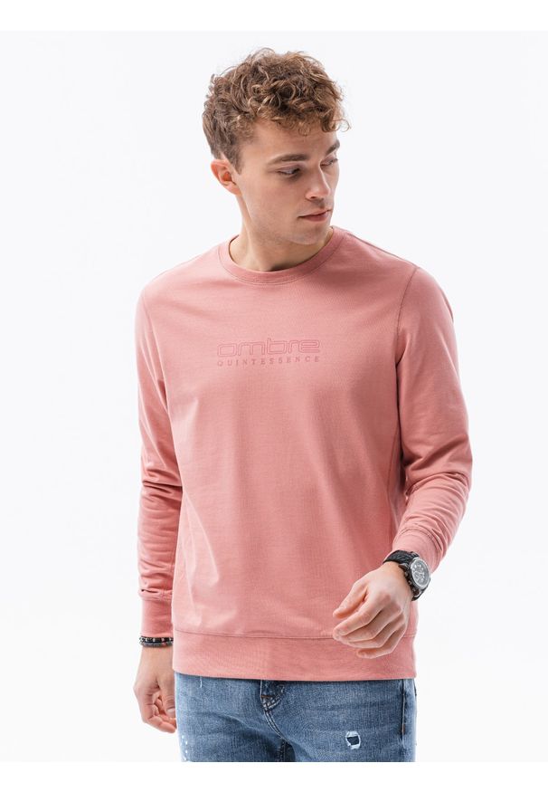 Ombre Clothing - Bluza męska bez kaptura z nadrukiem B1160 - różowa - XXL. Typ kołnierza: bez kaptura. Kolor: różowy. Materiał: bawełna, poliester. Wzór: nadruk