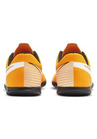 Buty halowe dla dzieci Nike Mercurial Vapor 13 Club IN AT8169. Zapięcie: sznurówki. Materiał: skóra, syntetyk. Szerokość cholewki: normalna #4