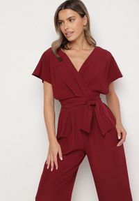 Born2be - Bordowy Elegancki Kombinezon z Marszczeniem i Wcięciem w Talii Melonessa. Okazja: na co dzień. Kolor: czerwony. Sezon: jesień, wiosna. Styl: elegancki #3