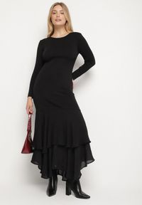 Born2be - Czarna Sukienka z Wiskozą o Dopasowanym Kroju z Falbanami u Dołu Vebmara. Okazja: na randkę. Kolor: czarny. Materiał: wiskoza. Typ sukienki: dopasowane. Styl: elegancki #3