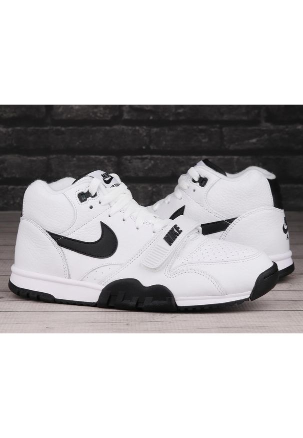 Buty męskie sportowe do koszykówki Nike AIR TRAINER 1. Kolor: czarny, biały, wielokolorowy. Sport: koszykówka