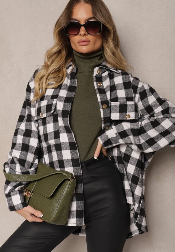 Renee - Czarno-Biała Oversize Koszula w Kratę z Kieszeniami na Klapy Kaithrea. Kolor: czarny