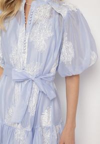 Born2be - Jasnoniebieska Koszulowa Przezroczysta Sukienka z Bawełną Haftami i Paskiem Lirulira. Okazja: na co dzień. Kolor: niebieski. Materiał: bawełna. Wzór: haft. Sezon: lato. Typ sukienki: koszulowe. Styl: casual, elegancki #5