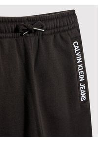 Calvin Klein Jeans Spodnie dresowe Intarisia Logo Jogger IU0IU00235 Czarny Regular Fit. Kolor: czarny. Materiał: bawełna, dresówka #5