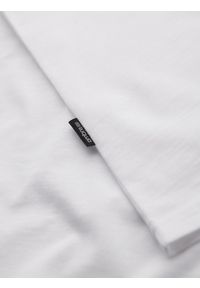 Ombre Clothing - Klasyczna męska bawełniana koszulka z dekoltem w serek BASIC – biała V4 OM-TSBS-0237 - XXL. Typ kołnierza: dekolt w serek. Kolor: biały. Materiał: bawełna. Styl: klasyczny #3