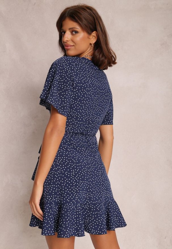 Renee - Granatowa Sukienka Dyasigga. Kolor: niebieski. Długość rękawa: krótki rękaw. Typ sukienki: kopertowe. Długość: mini