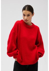 Marsala - Sweter oversize z bufiastymi rękawami w kolorze INTENSE RED - RIVERO-UNI. Okazja: na co dzień. Materiał: poliamid, poliester, akryl, wełna. Sezon: lato, jesień, wiosna, zima. Styl: casual