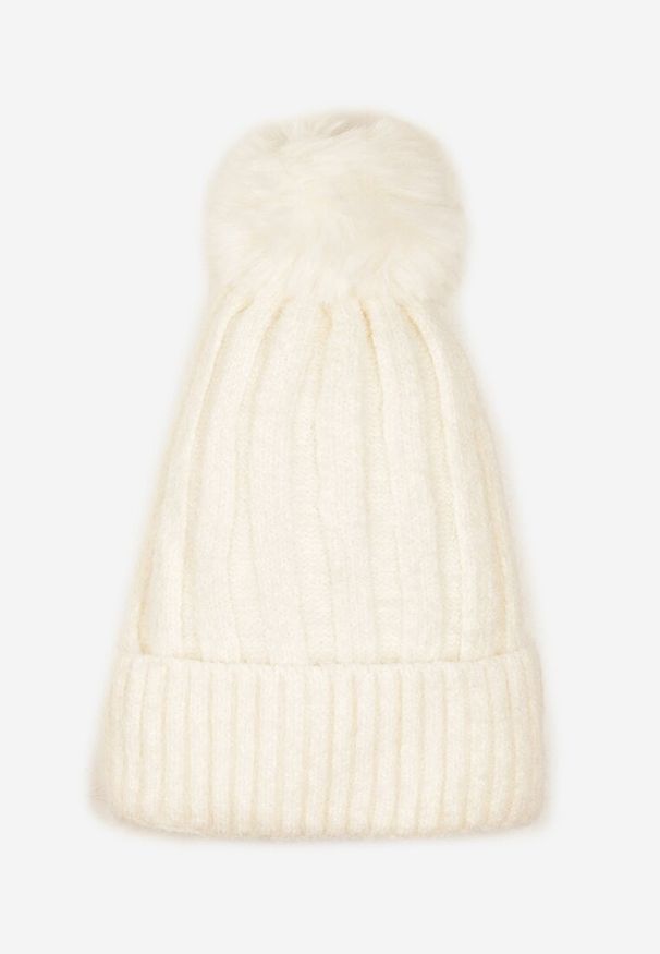 Born2be - Jasnobeżowa Czapka z Prążkowanego Materiału z Pomponem Vamieska. Kolor: beżowy. Materiał: prążkowany, materiał. Sezon: zima. Styl: elegancki, klasyczny