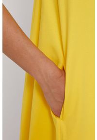 United Colors of Benetton - Sukienka. Kolor: żółty. Materiał: dzianina. Długość rękawa: krótki rękaw. Wzór: gładki. Typ sukienki: rozkloszowane. Długość: mini #4