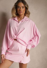 Renee - Jasnoróżowa Koszula z Wiskozą w Stylu Nietoperza Sonarielia. Okazja: na co dzień. Typ kołnierza: kołnierzyk klasyczny. Kolor: różowy. Materiał: wiskoza. Długość: krótkie. Styl: klasyczny, casual, elegancki