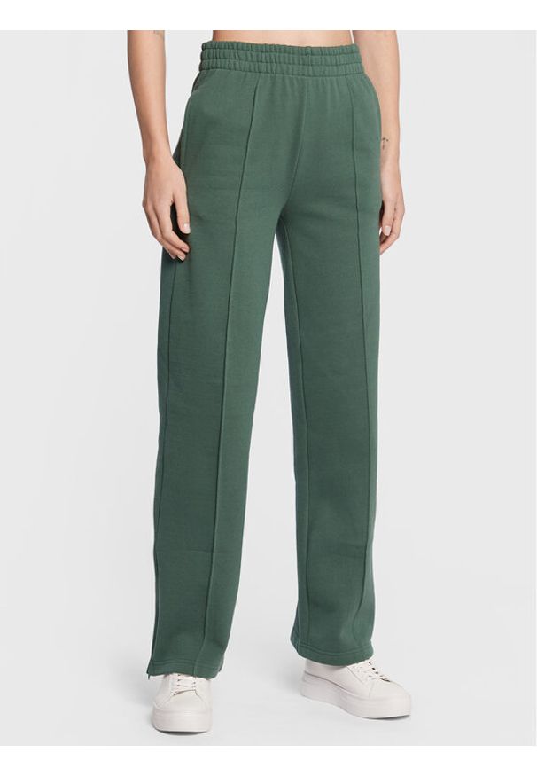 Cotton On Spodnie dresowe 2054704 Zielony Regular Fit. Kolor: zielony. Materiał: bawełna, dresówka