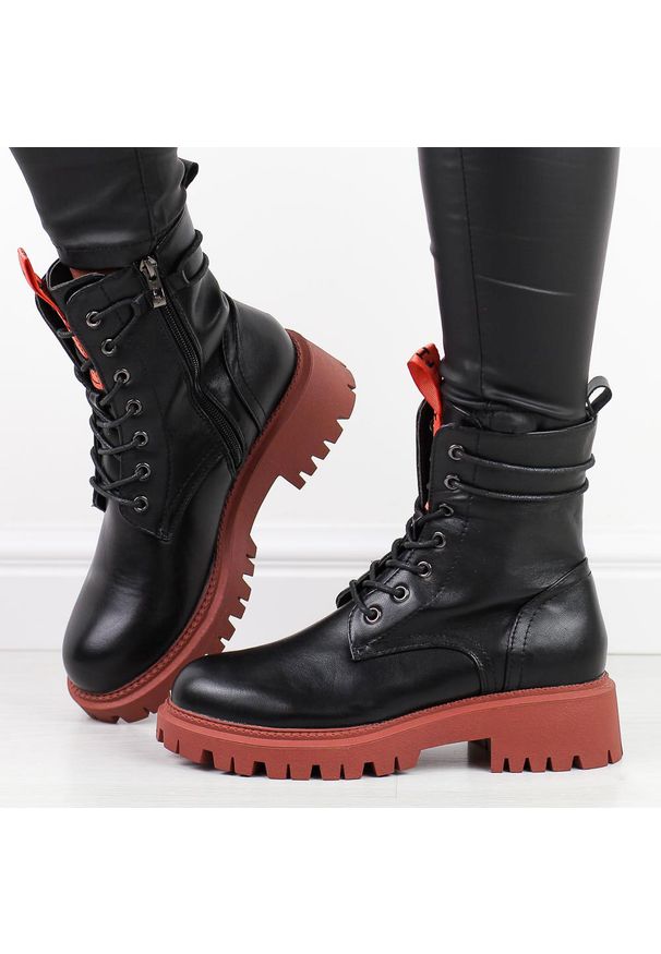 Czarne zimowe botki damskie na traperze La.Fi 045or-pu. Kolor: czarny. Materiał: skóra. Sezon: zima