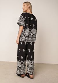 Born2be - Czarny Komplet Wiskozowy Szerokie Spodnie i Luźna Bluzka z Nadrukiem Paisley Thela. Kolekcja: plus size. Kolor: czarny. Materiał: wiskoza. Wzór: nadruk, paisley #5