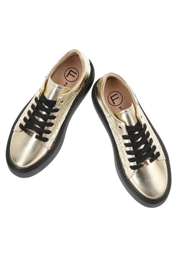 Sneakersy damskie Filippo, skórzane licowe na grubej platformie z okrągłym noskiem sznurowane, złote, DP6119-25-GO. Nosek buta: okrągły. Zapięcie: sznurówki. Kolor: złoty. Materiał: skóra, materiał. Wzór: geometria. Obcas: na platformie. Styl: klasyczny