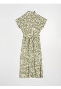 Sinsay - Wiskozowa sukienka midi z kołnierzykiem - zielony. Kolor: zielony. Materiał: wiskoza. Długość: midi