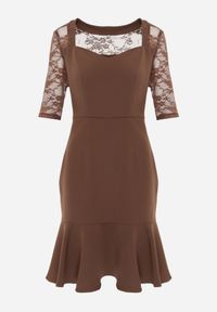 Renee - Brązowa Sukienka VICES o Taliowanym Kroju z Rękawami z Koronki Metirei. Kolor: brązowy. Materiał: koronka. Wzór: koronka. Styl: elegancki #7