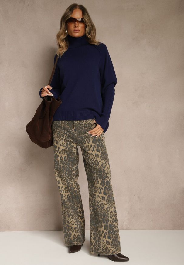 Renee - Granatowy Golf z Domieszką Kaszmiru o Prostym Kroju Zoirsova. Okazja: na co dzień. Typ kołnierza: golf. Kolor: niebieski. Materiał: kaszmir. Długość rękawa: długi rękaw. Długość: długie. Styl: casual, elegancki