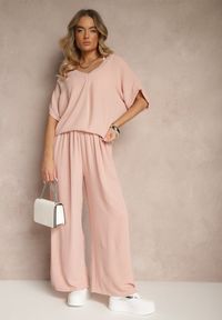 Renee - Różowy Bawełniany Komplet Spodnie o Szerokim Kroju i T-shirt Oversize Seltebis. Kolor: różowy. Materiał: bawełna. Wzór: aplikacja, gładki, kolorowy