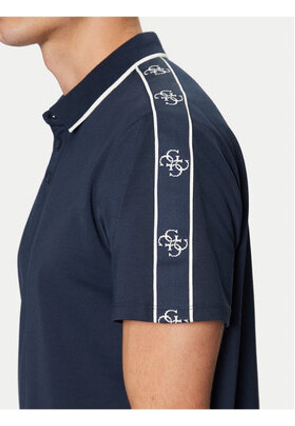 Guess Polo M4YP40 KARS0 Granatowy Regular Fit. Typ kołnierza: polo. Kolor: niebieski. Materiał: bawełna